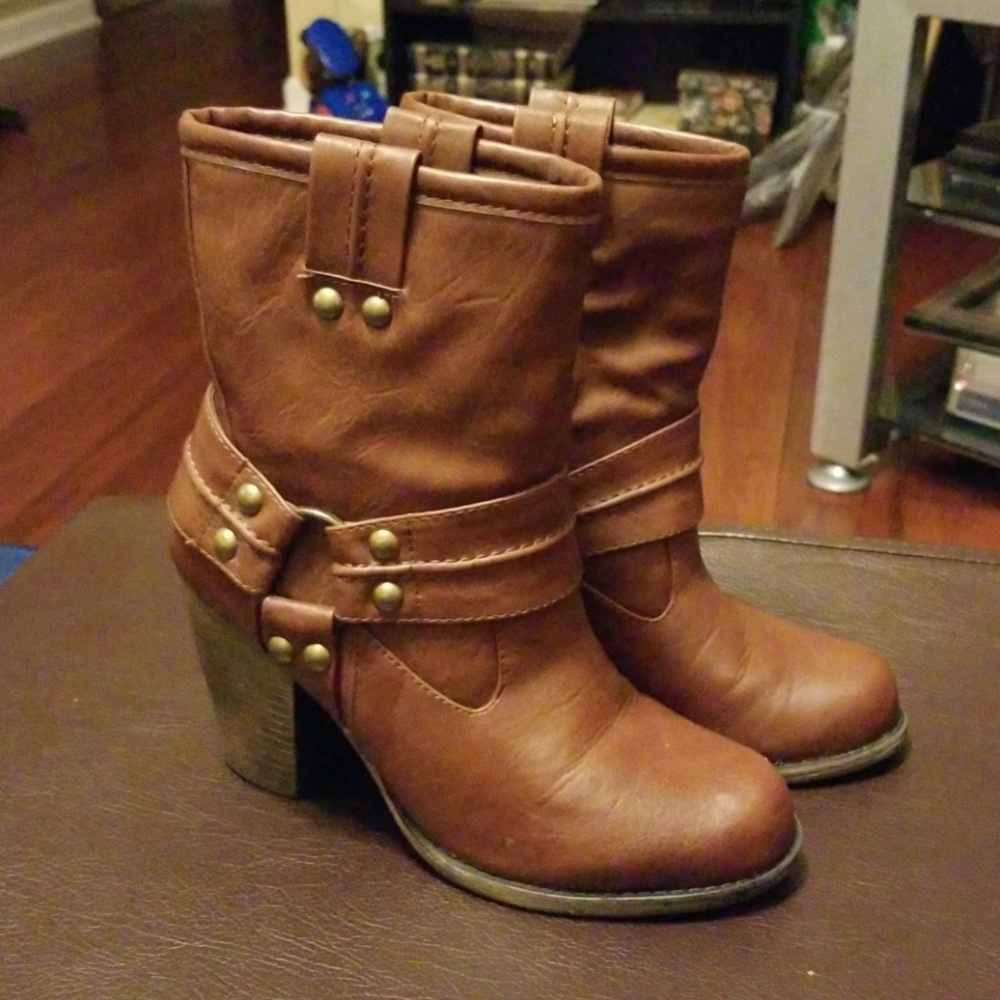 Shoe boots